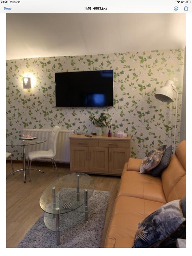 The Annex Apartment Is On Cheddar Bridge Apartments Dış mekan fotoğraf